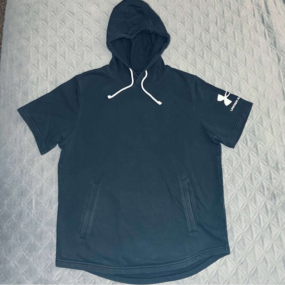 Under Armour Hoodie Athletic Tee